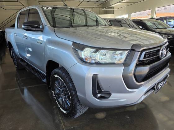 TOYOTA HILUX 2.8 D-4D TURBO DIESEL CD SR 4X4 AUTOMÁTICO